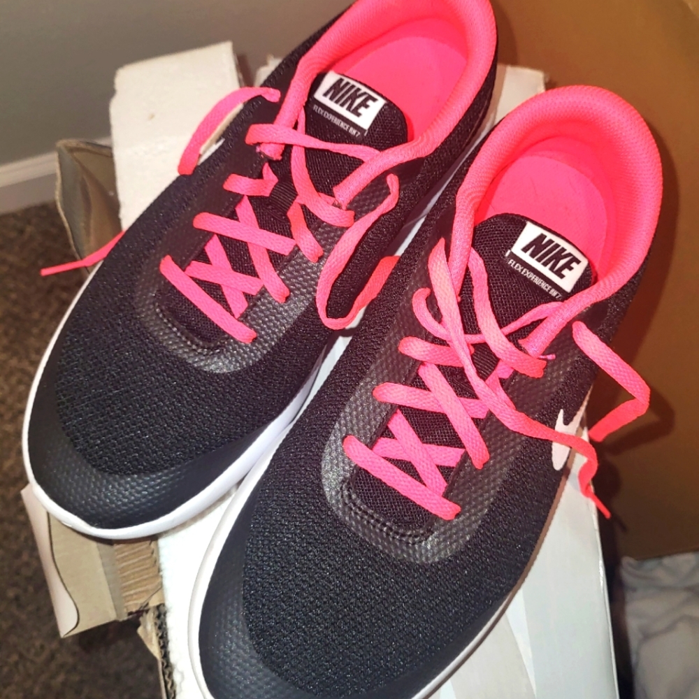 Womens Nike sneakers